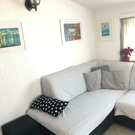 Bila Lucica Apartment Primosten